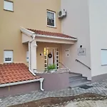 Apartment Sanja - One Bedroom With Balcony And Sea View 4